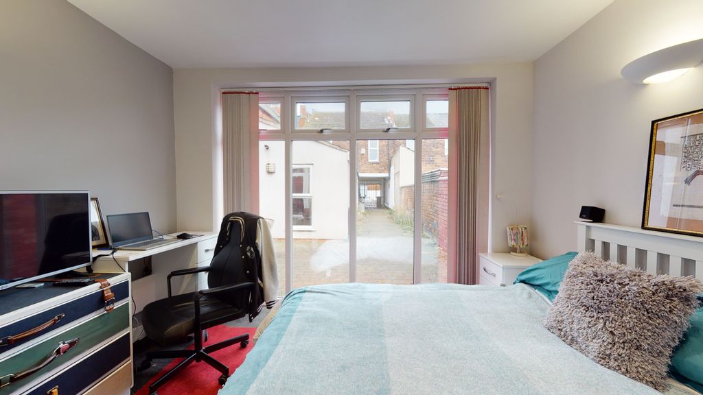 Property photo 3 of 8