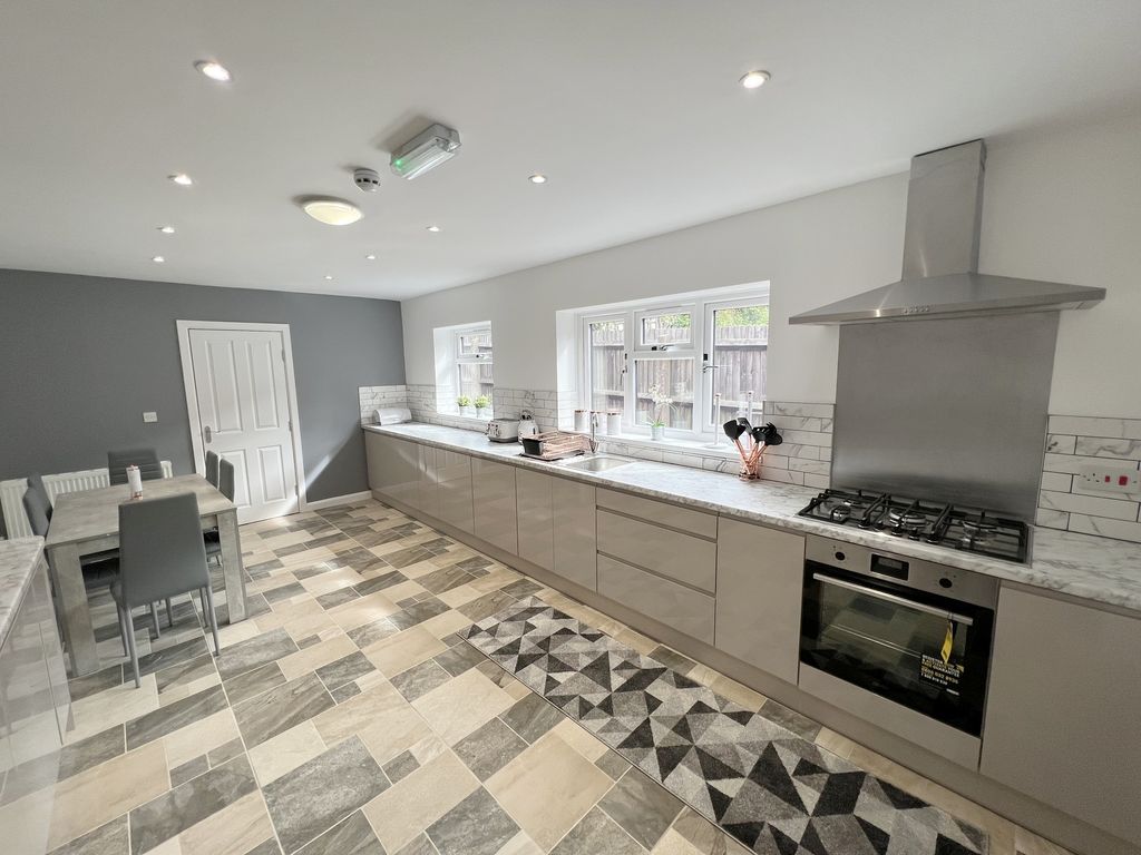 Property photo 3 of 9 Kitchen Area