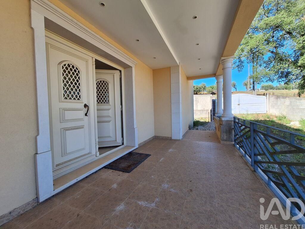 Property photo 3 of 40