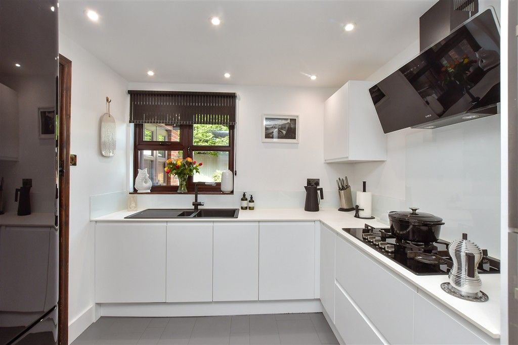 Property photo 3 of 21 Kitchen