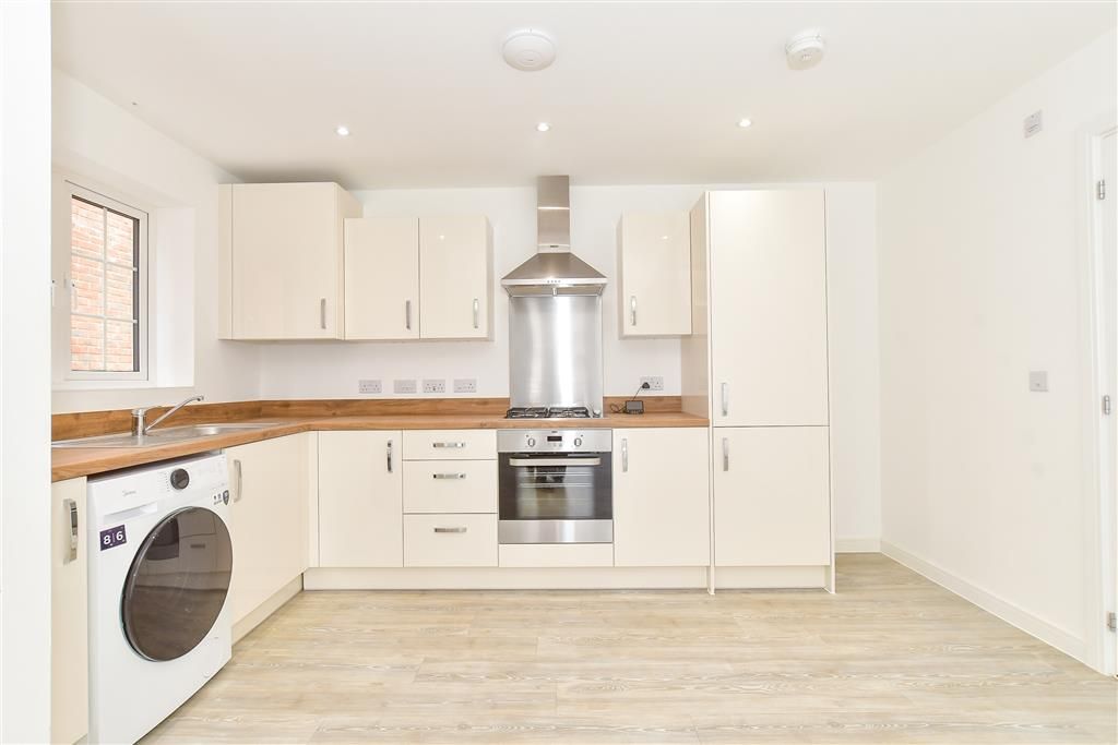Property photo 2 of 10 Kitchen