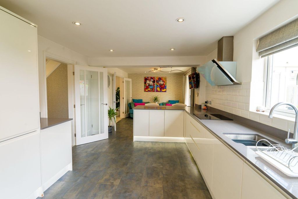 Property photo 2 of 34 Kitchen/Dining Room