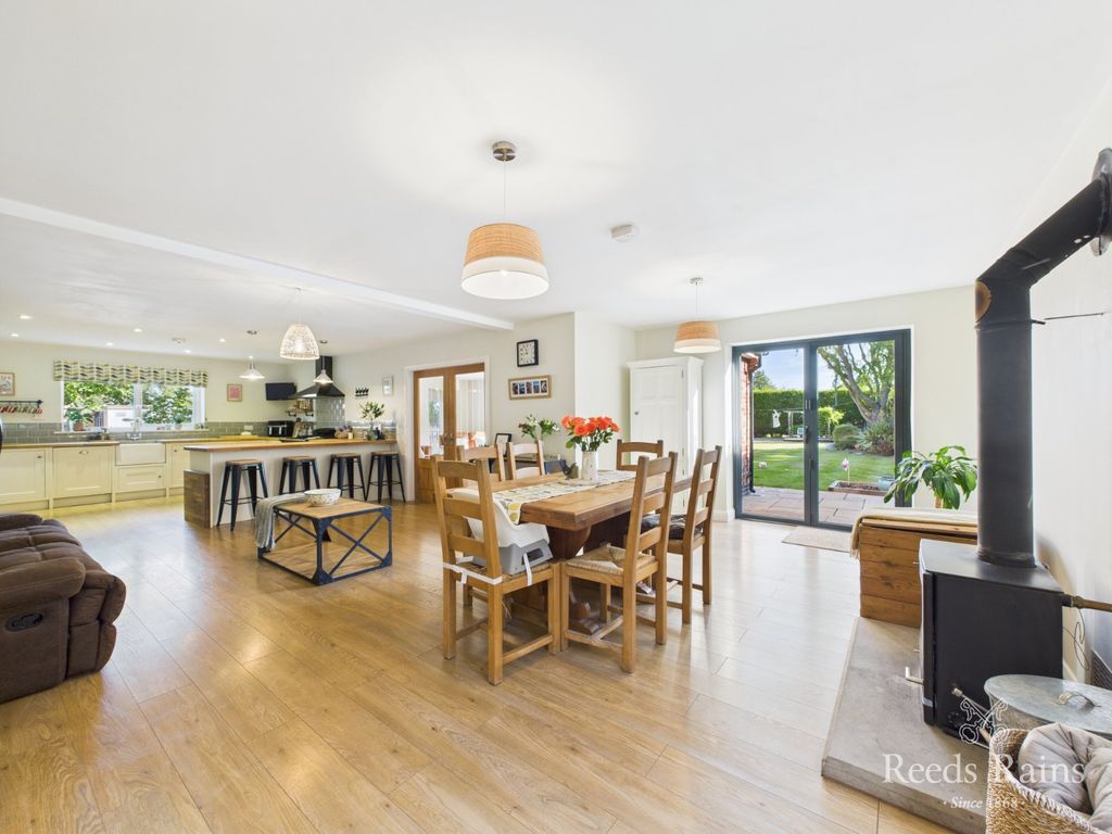 Property photo 2 of 49 Family Area