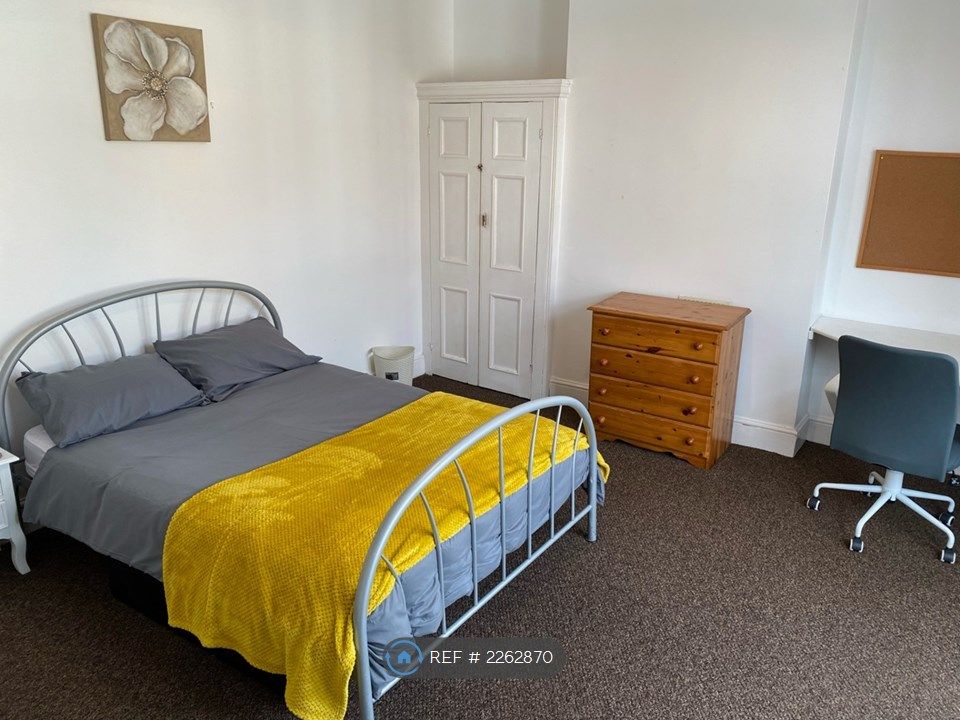 Property photo 1 of 21 R3 v. Large Double 1st Floor Front