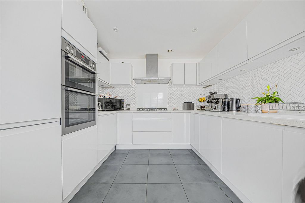 Property photo 3 of 34 Kitchen