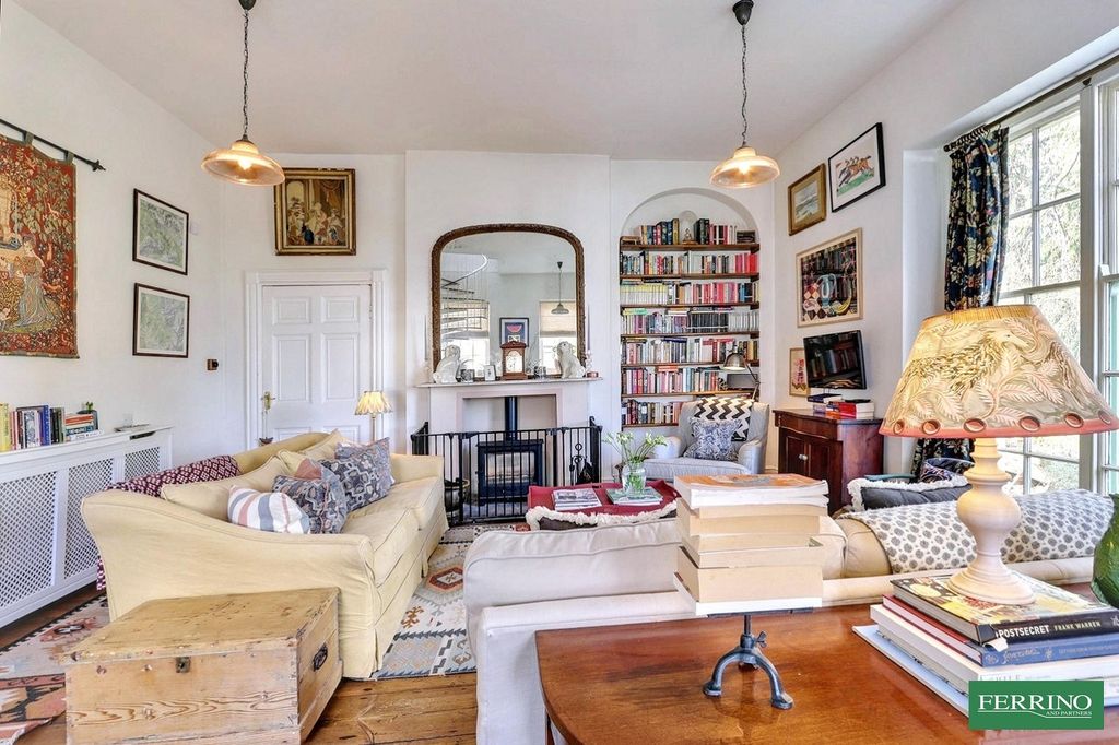 Property photo 3 of 28 Sitting Room