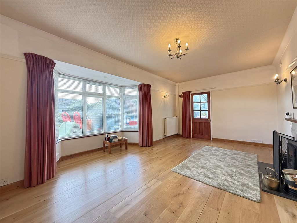 Property photo 2 of 15 Southwell Road 6 - Lounge Front.Jpg