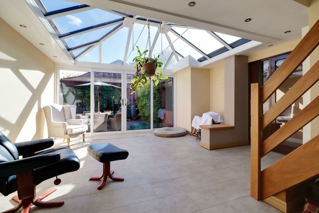Property photo 2 of 31