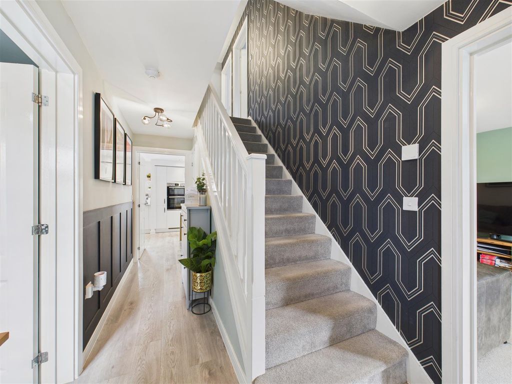 Property photo 2 of 20 Entrance Hall