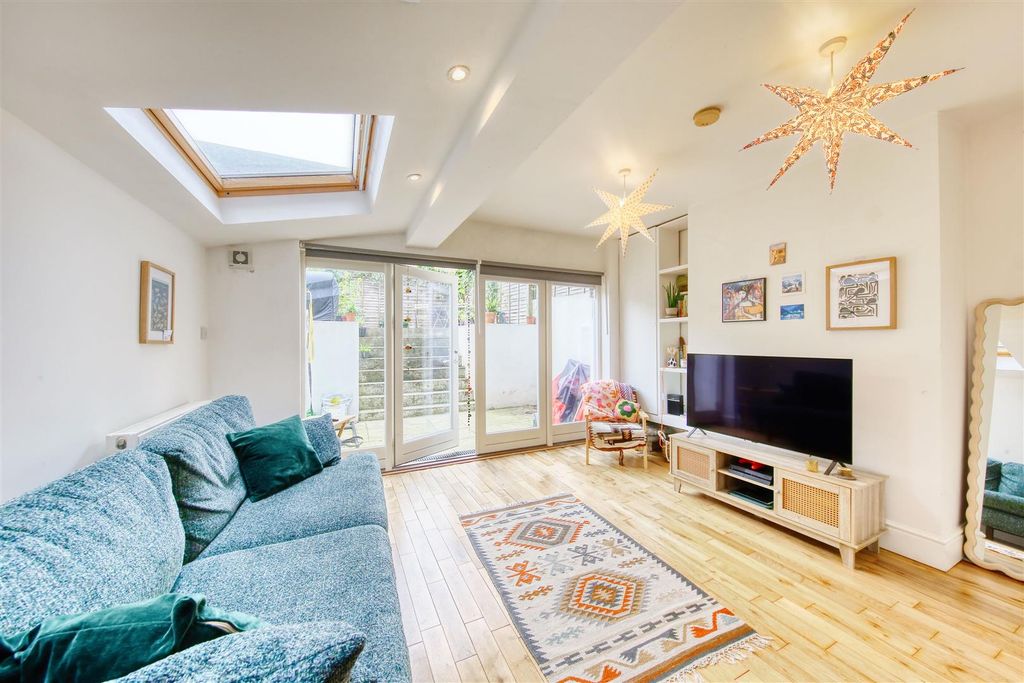 Property photo 3 of 18 Lower Ground Floor Flat