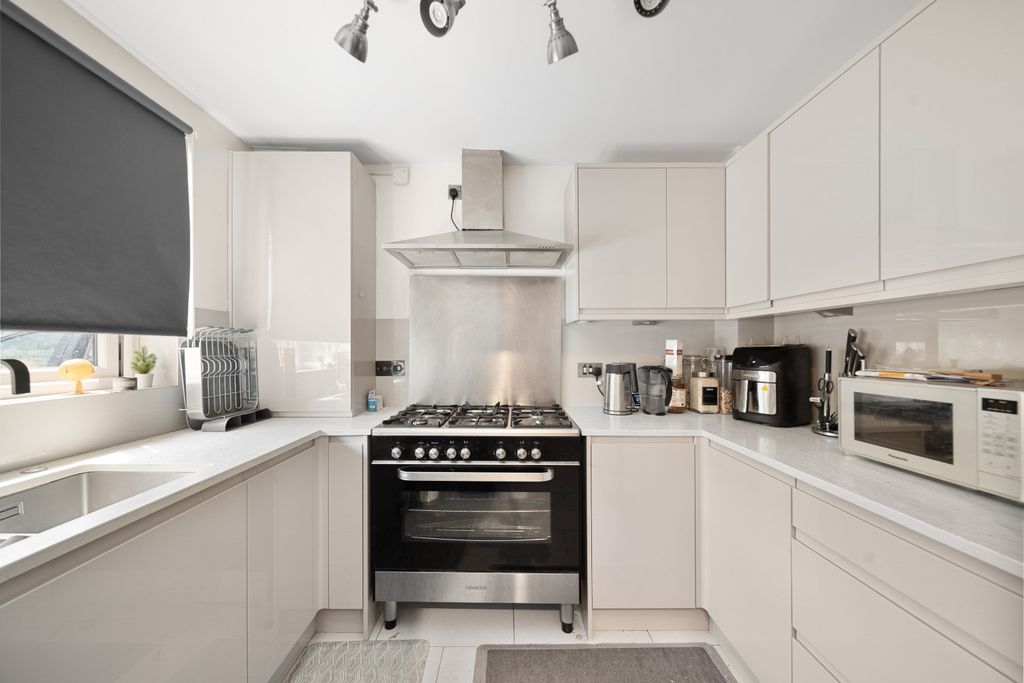 Property photo 2 of 15 5260982