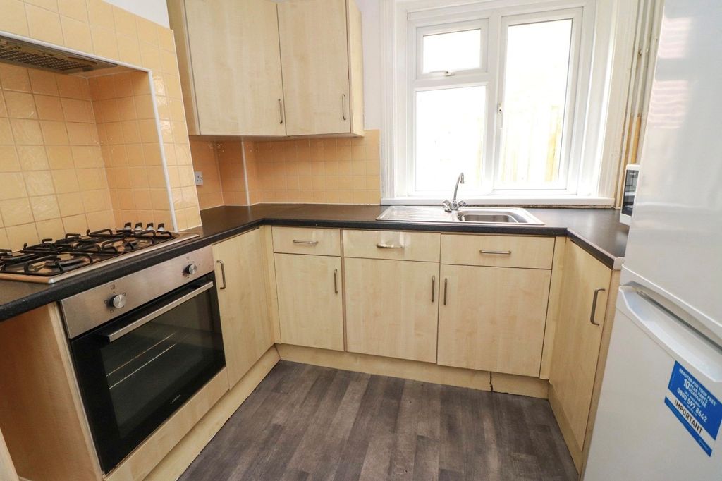 Property photo 2 of 9 Picture No. 17