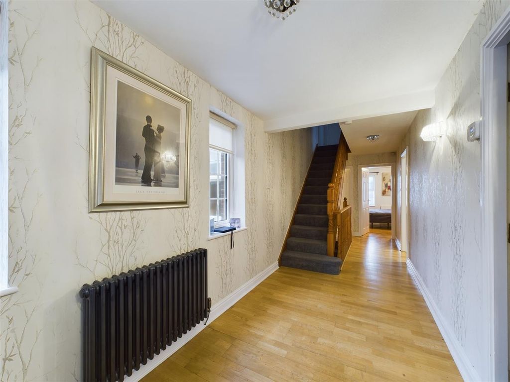 Property photo 2 of 33 Cam03844G0-Pr0175-Still029.Jpg