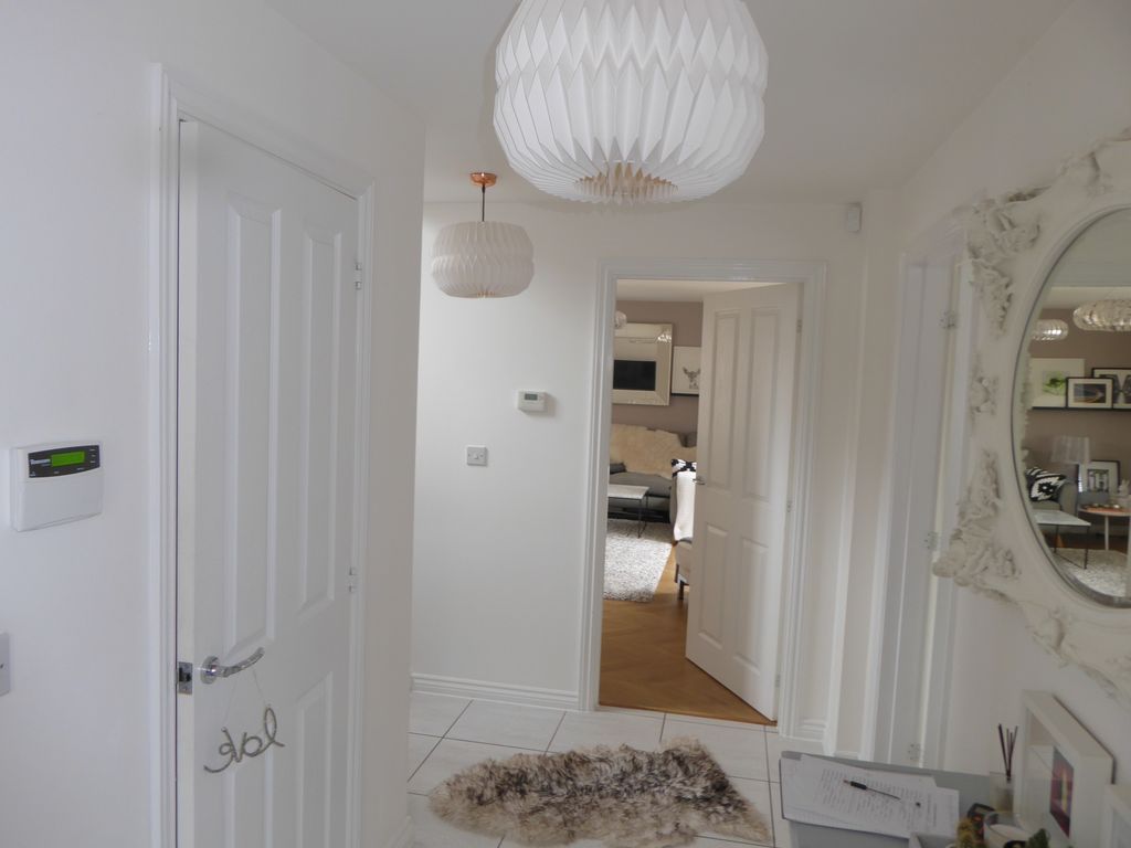 Property photo 3 of 11 Hallway