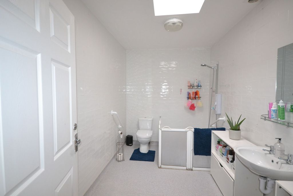 Property photo 3 of 16 Ground Floor Wet Room