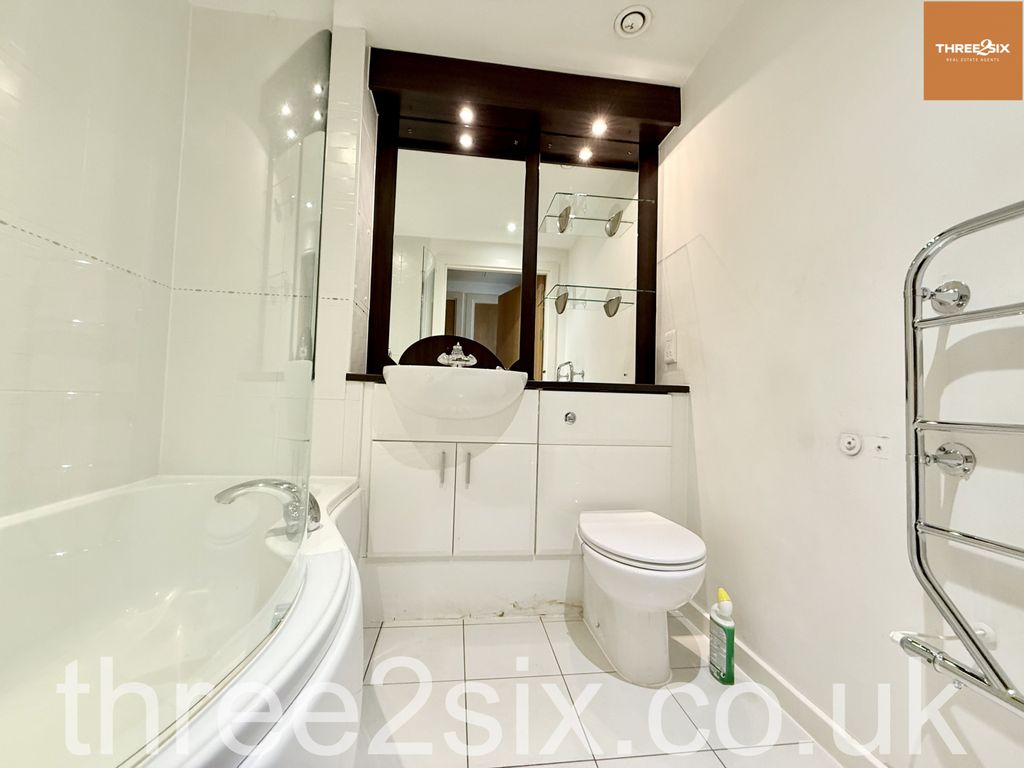 Property photo 3 of 7 Bathroom