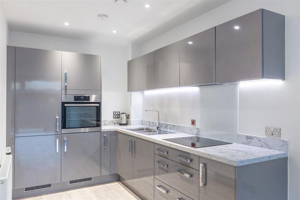 Property photo 2 of 12