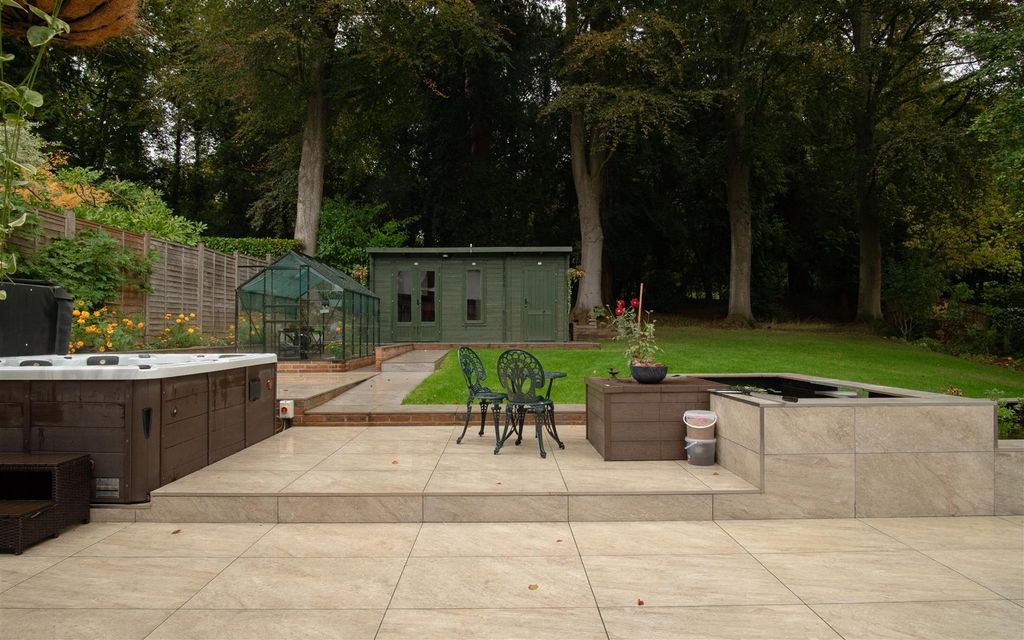 Property photo 3 of 18 Ladyegate Close - Final Images - Ralph James - Ahe