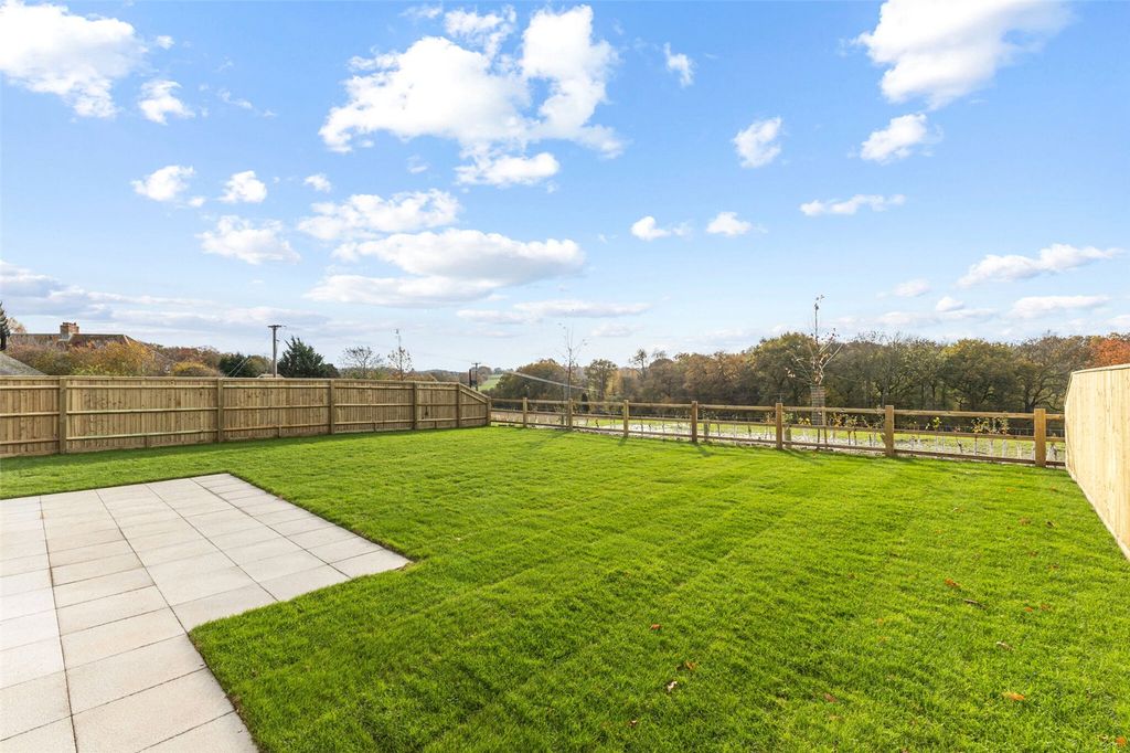 Property photo 2 of 15 Picture No. 16