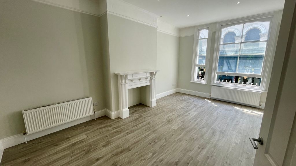 Property photo 2 of 35