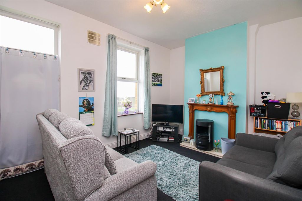 Property photo 3 of 10 Living Room