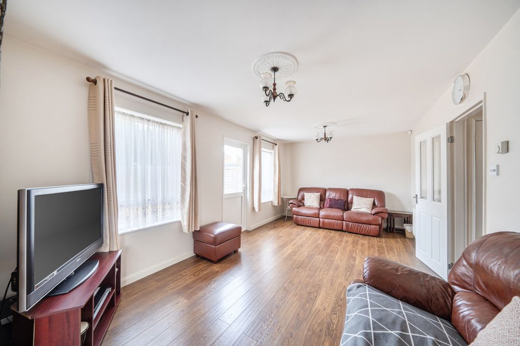 Property photo 2 of 18 1397348-16-69778c...