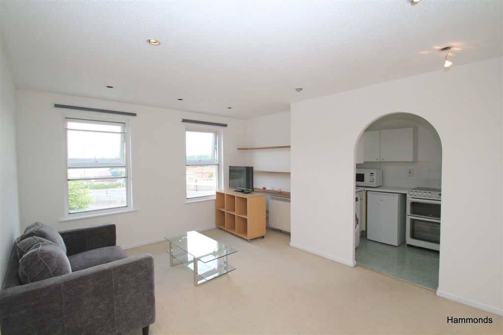 Property photo 2 of 7