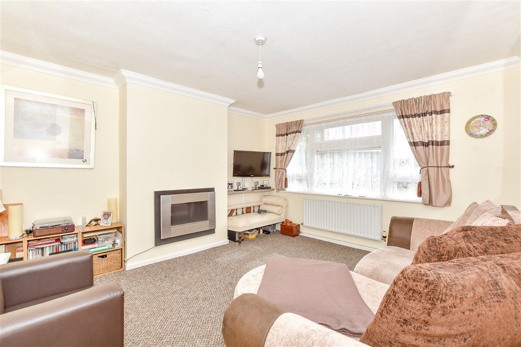 Property photo 2 of 6 Lounge