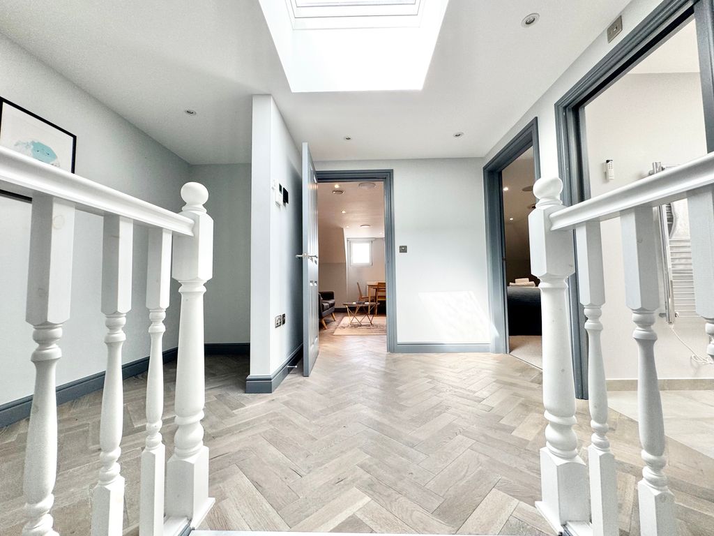 Property photo 2 of 6 Hallway