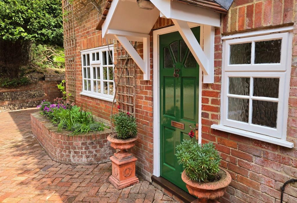 Property photo 1 of 25 8550850-Exterior02.Jpg