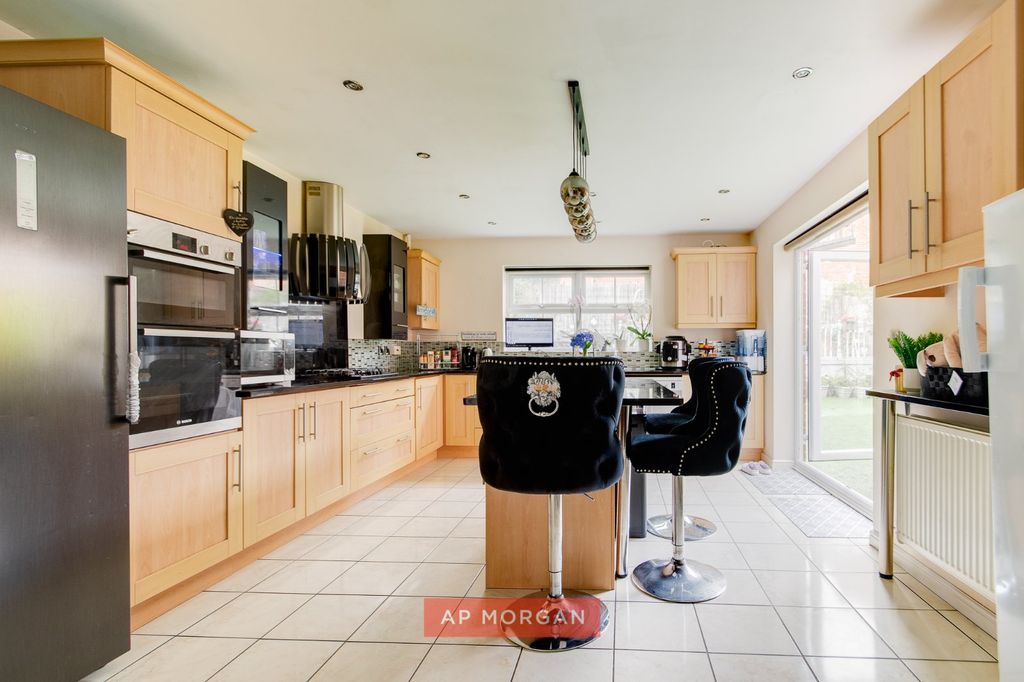 Property photo 3 of 19 Picture No. 12