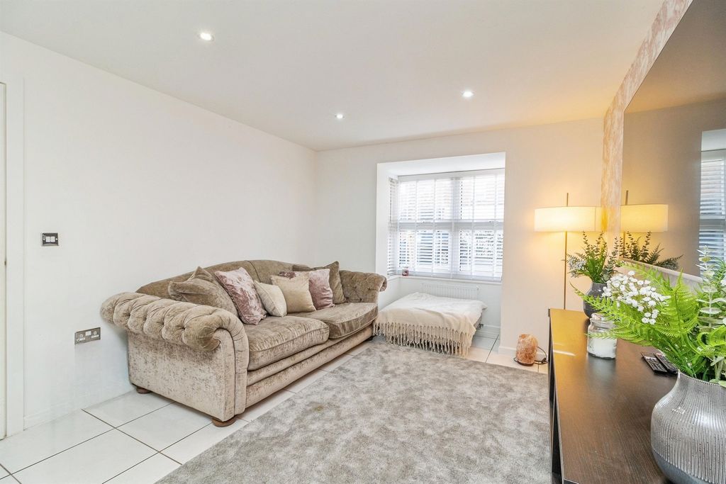 Property photo 2 of 26