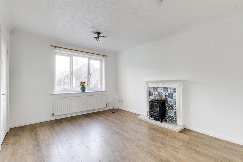 Property photo 3 of 15 881.Jpg