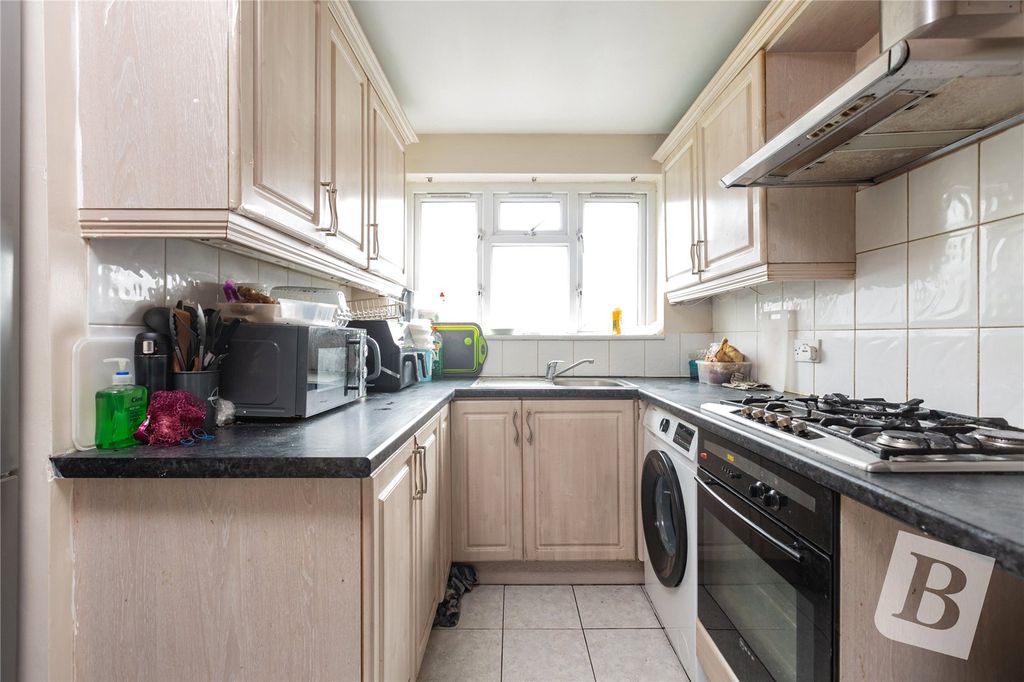 Property photo 2 of 18 Kitchen