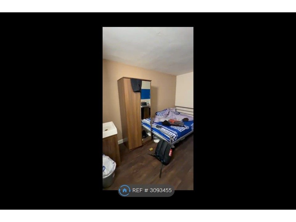 Property photo 2 of 32