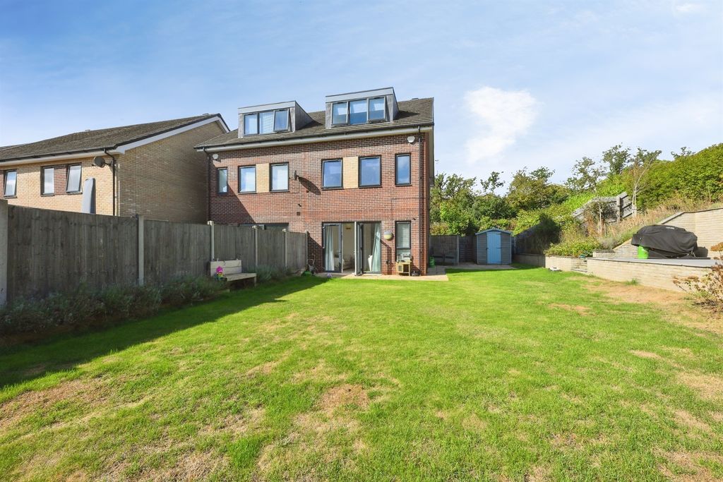 Property photo 2 of 19