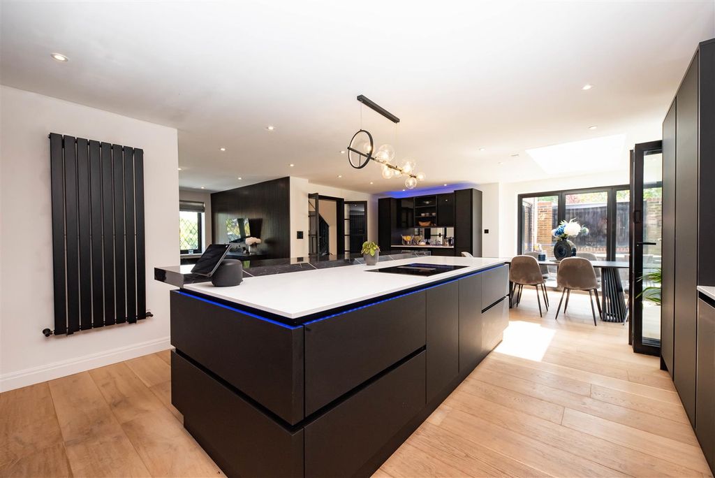 Additional image 6 of 6 bed detached house for saleSorrel Drive, Lightwater GU18