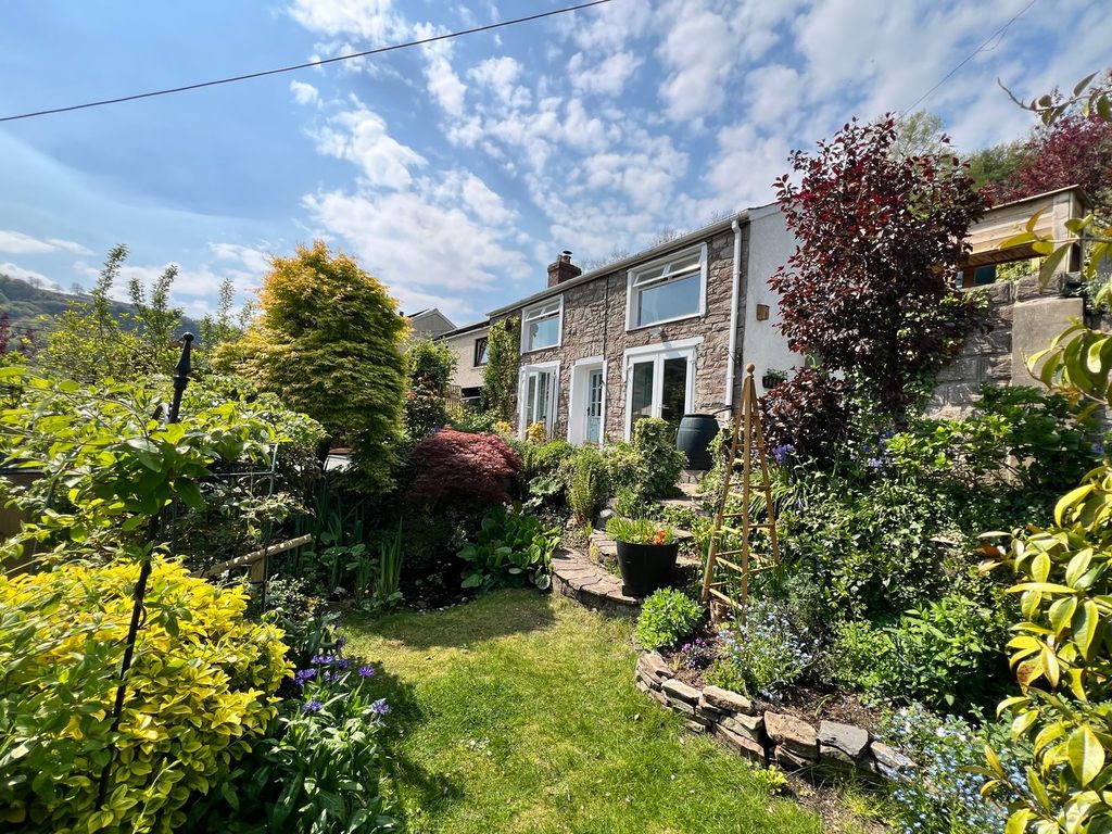 Property photo 1 of 27