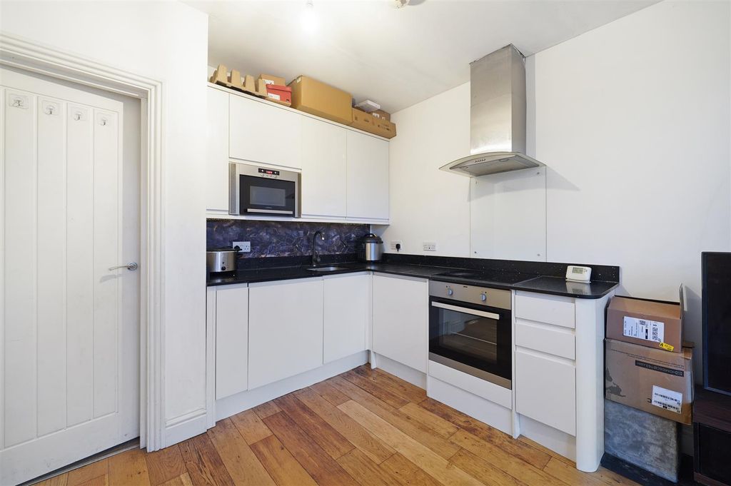 Property photo 3 of 12 Flat 2, 53 Wellmeadow Road - 8Prpthj56Mogtwyh6G4L.