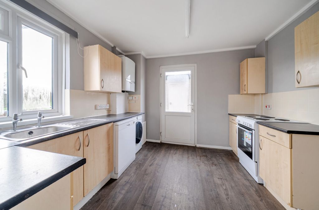 Property photo 2 of 14 1393449-25-69491F...