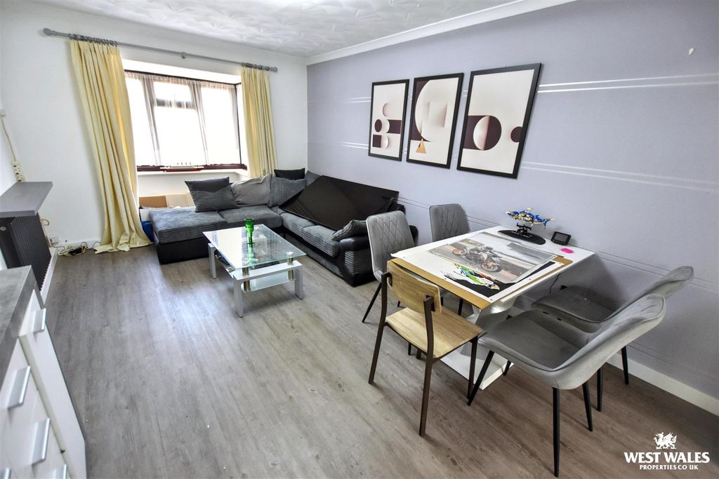 Property photo 3 of 23 9 (16).Jpg