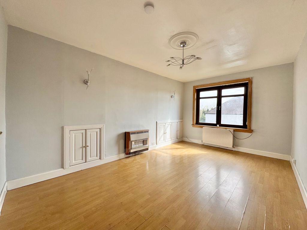 Property photo 1 of 21 Ladyford Avenue, Kilwinning Lounge