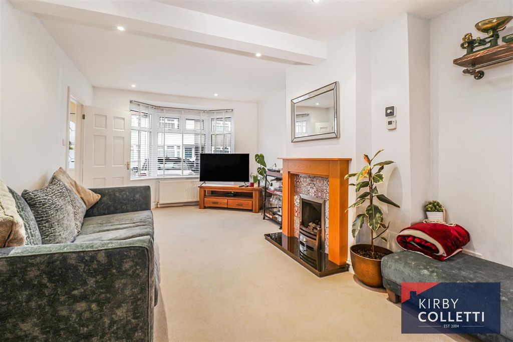 Property photo 2 of 20 Lounge/Dining Room