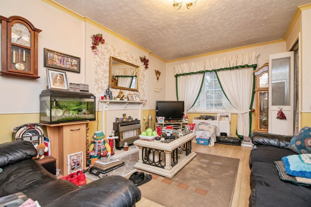 Property photo 3 of 12