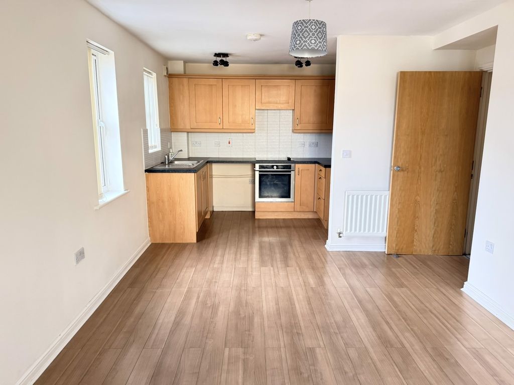 Property photo 2 of 11 Kitchen