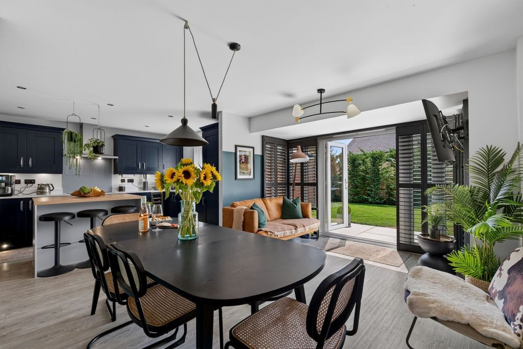 Property photo 1 of 26 Dining Room