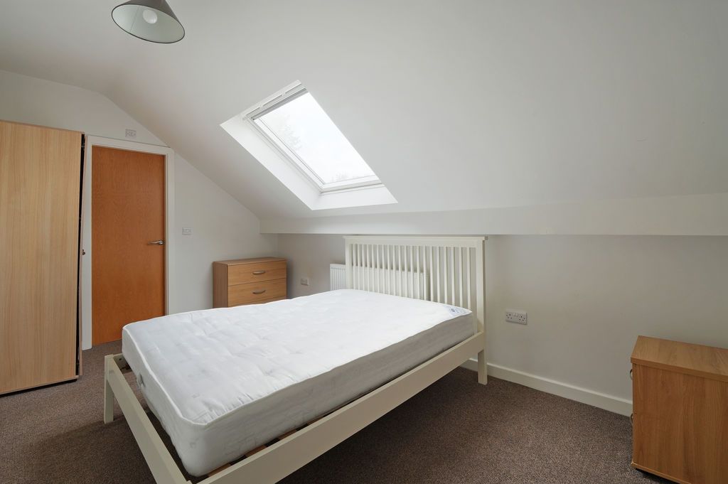 Property photo 3 of 18 Bedroom