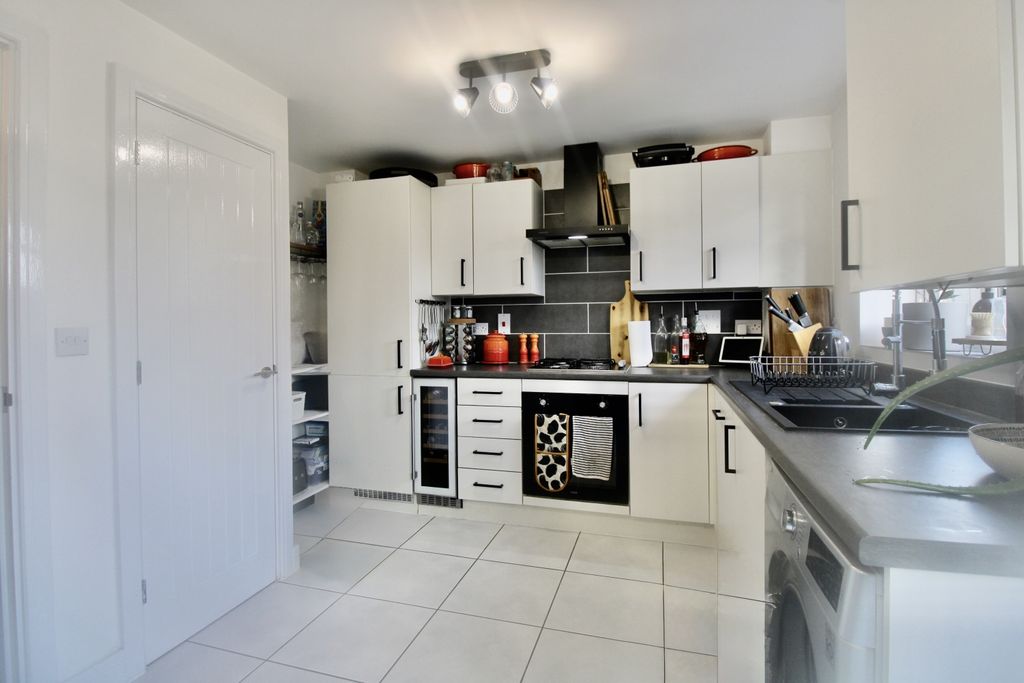 Property photo 3 of 15 Kitchen Diner