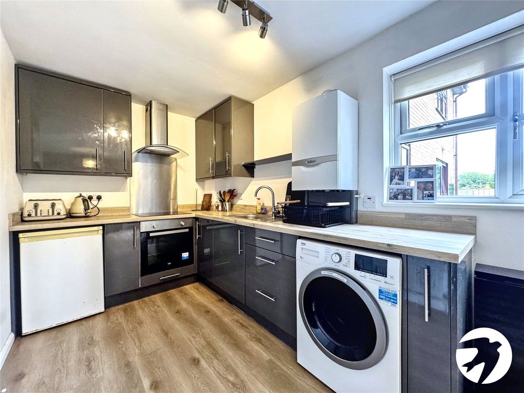 Property photo 3 of 14 Kitchen