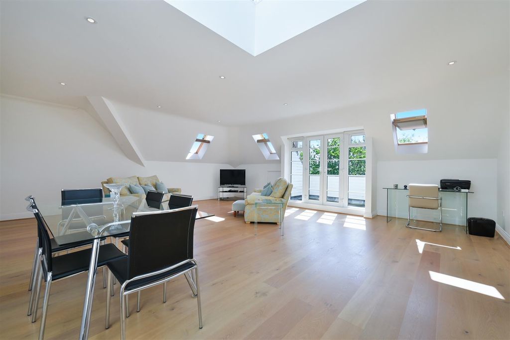 Additional image 9 of 2 bed flat for saleFlanchford Road, Reigate RH2